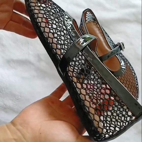 🎉Mesh ballet flats are a celebrity favorite this spring embrace the tren… - Picture 14 of 14